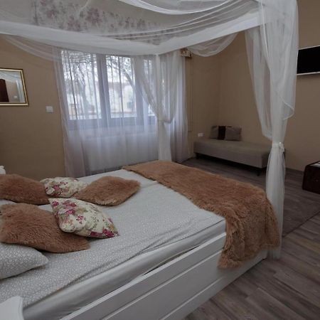 Villa Rusztika Gyula Eksteriør billede